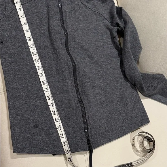 lululemon athletica Men’s Dark Gray Hooded Zip Cardigan - Picture 8 of 13